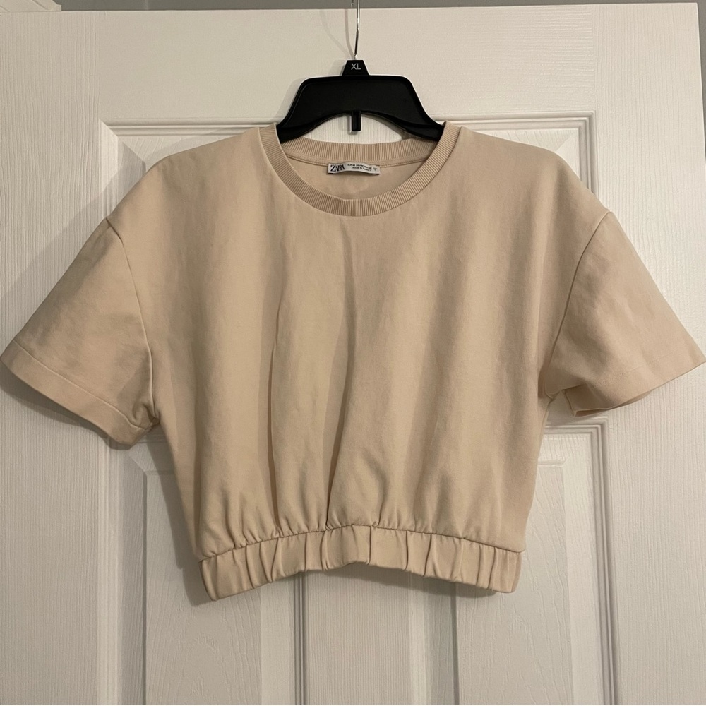 ✖️SOLD✖️ Zara Cream Cropped T-Shirt